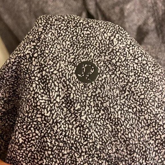 Lululemon I Put A Shell On You Pullover Black & White Size 10 - Picture 5 of 8